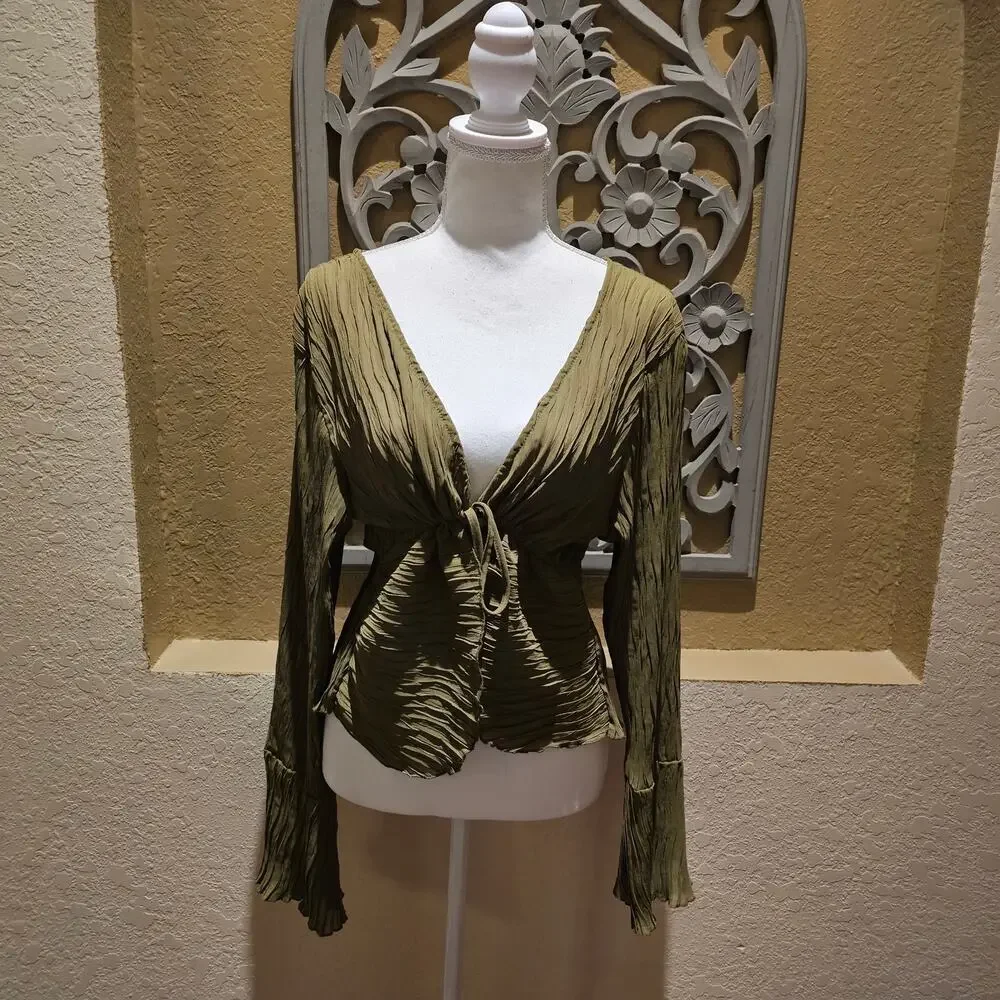 PrettyLittleThing Olive Green Crinkle Crepe Tie Front Top Size 6 Y2K Cottagecore - Picture 3 of 10